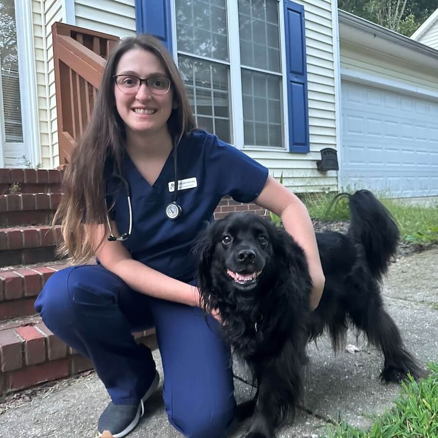 https://www.asheboroanimalhospital.com/wp-content/uploads/sites/14/2024/12/kylie-hericks-900x900-optimized.jpg